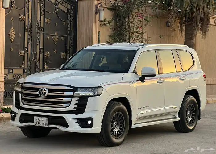 تويوتا لاندكروزر 2022 GXR (ديزل) 1