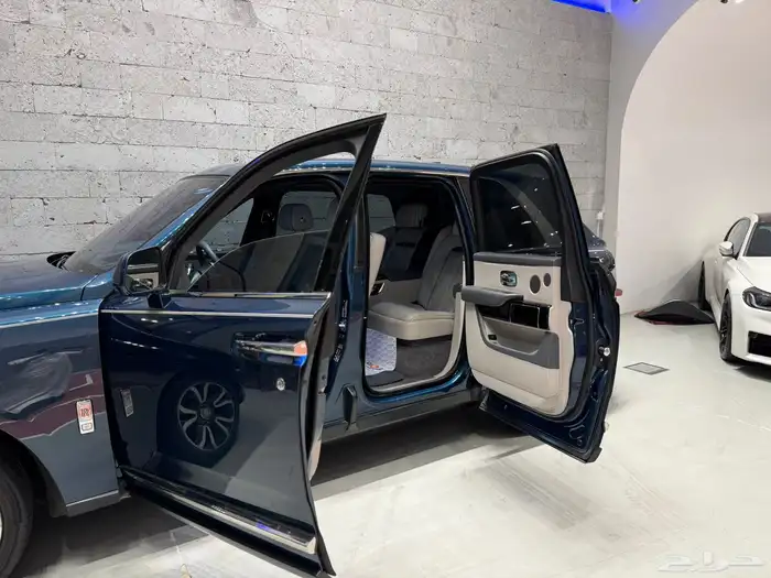 الموديل 2021 العداد 117.000 النوع روز كولينان 20