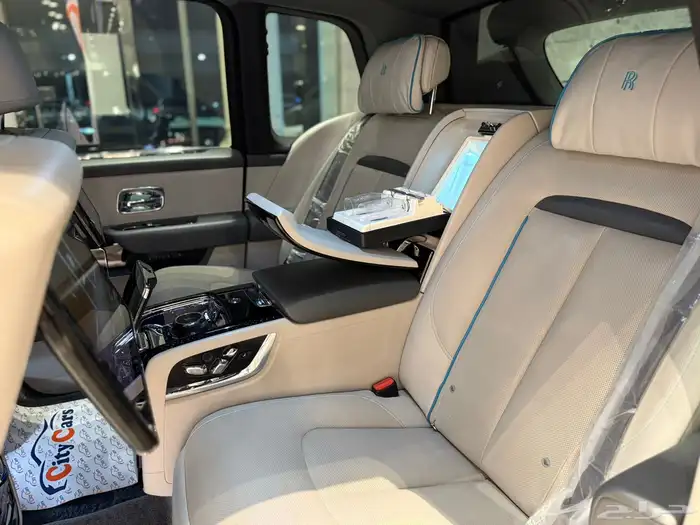 الموديل 2021 العداد 117.000 النوع روز كولينان 18