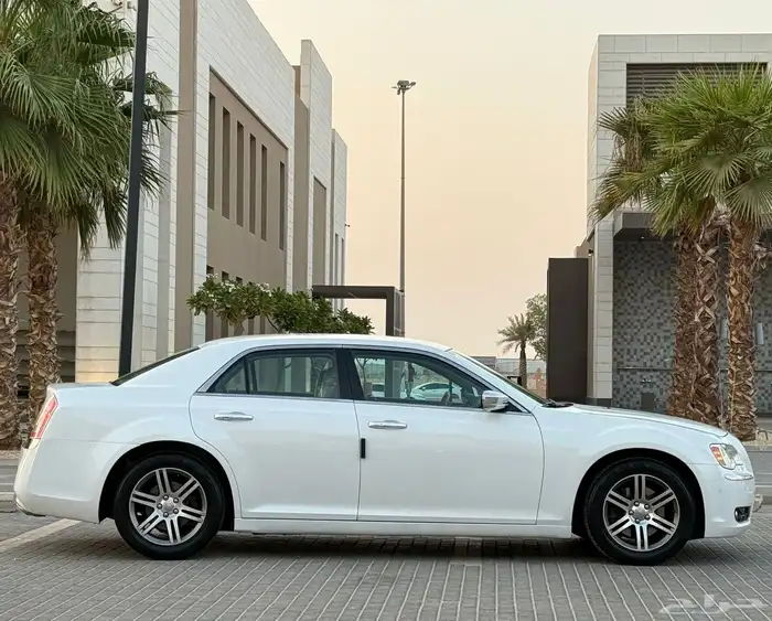 كلايزلر 2013 هيمي للمستخدم الحد 35 الف 7