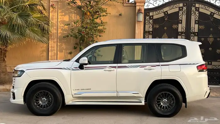 تويوتا لاندكروزر 2022 GXR (ديزل) 4