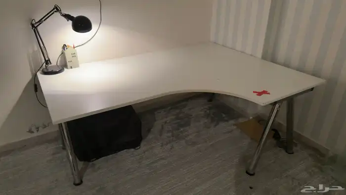 طاولة مكتب من ايكيا ( البيع مستعجل ) 0