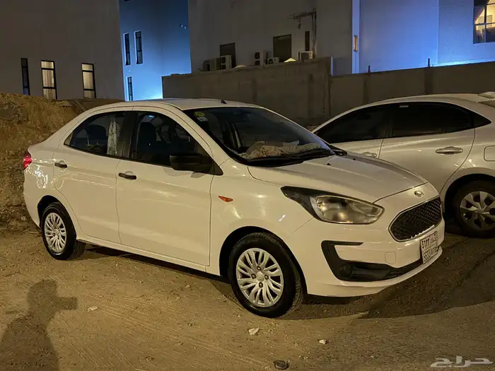 للبيع سيارة فيجو فورد 2