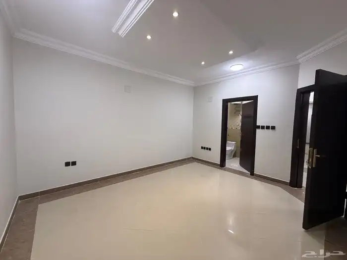 فيلا للبيع في الدار البيضاء مساحة 300 قريب المترو 10