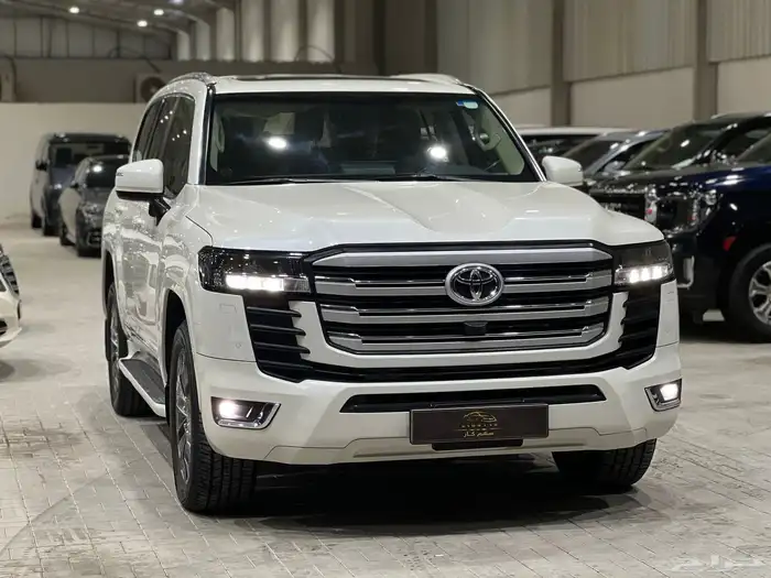 تويوتا لاندكروزر GXR موديل 2024 1