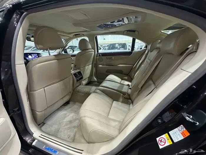 لكزس LS600 h موديل 2015 فل كامل هايبرد 31