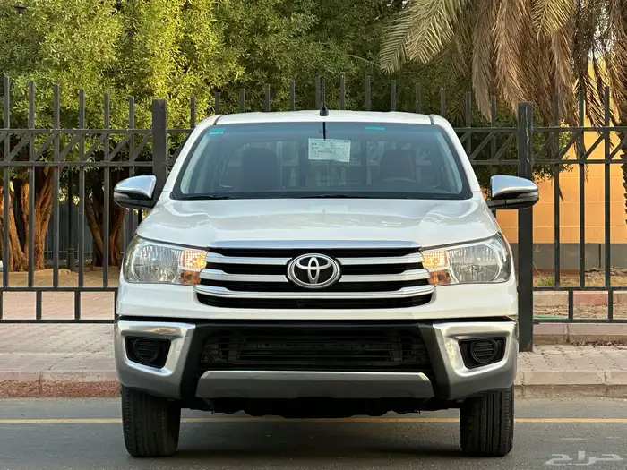 تويوتا هايلوكس GL موديل 2022 قير عادي ديزل 8