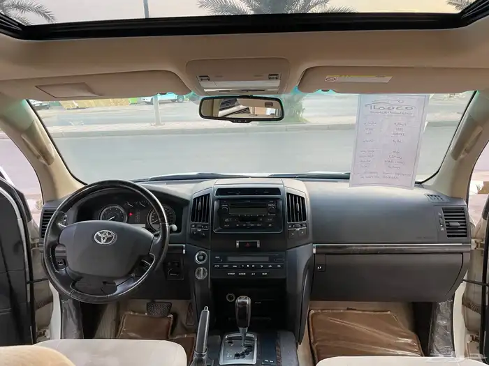 لاندكروزر 2010 فل كامل 11