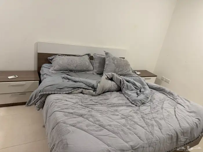 سرير وتسريحة من هوم بوكس 1