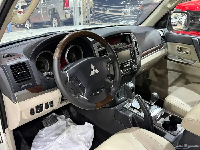 مستوبيشي باجيرو 2017 4