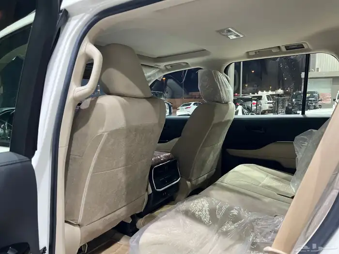 تويوتا لاندكروزر GXR موديل 2024 15