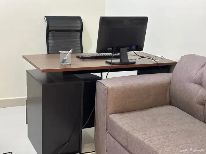 مكتب لإيجار للتقبيل مع بيع الأثاث المكتبي 12