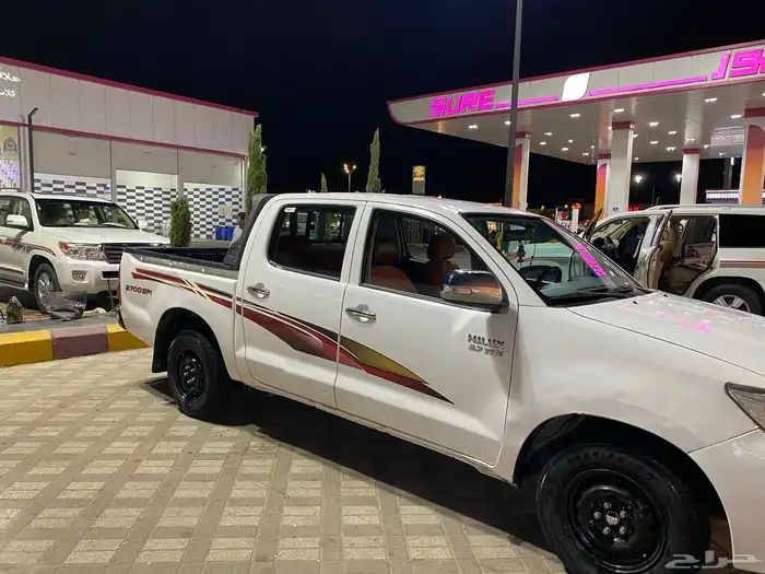 السلام عليكم اعرض لكم هايلكس موديل 2012 قير تماتيك 0