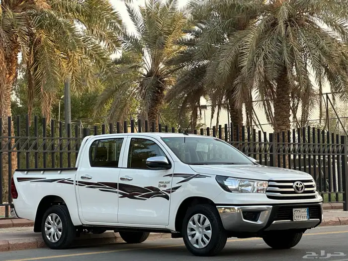 تويوتا هايلوكس GL موديل 2022 قير عادي ديزل 2