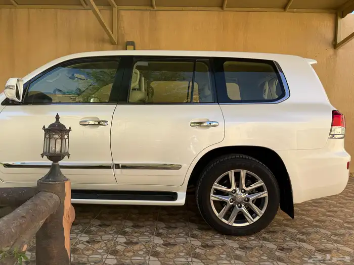 جيب لكزس المديل 2014 مخزن سعودي عبداللطيف جميل الدفعة الأول 12