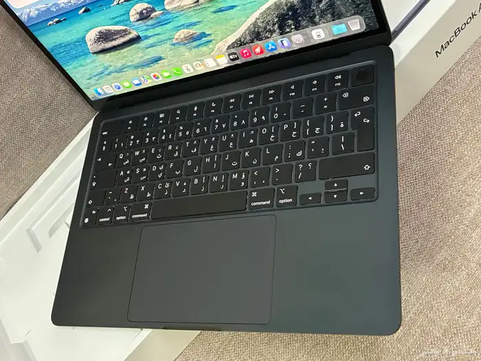 ماك بوك اير معالج m2 نظيف جدا 9