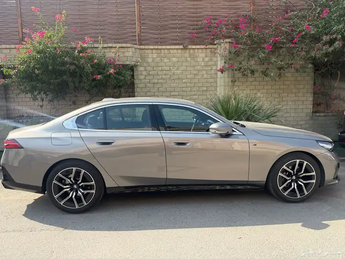 بي ام دبليو BMW 530 kit M 2024 بلاك أدشّن 2