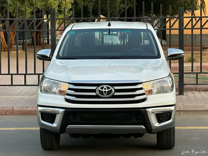 تويوتا هايلوكس GL موديل 2022 قير عادي ديزل 6