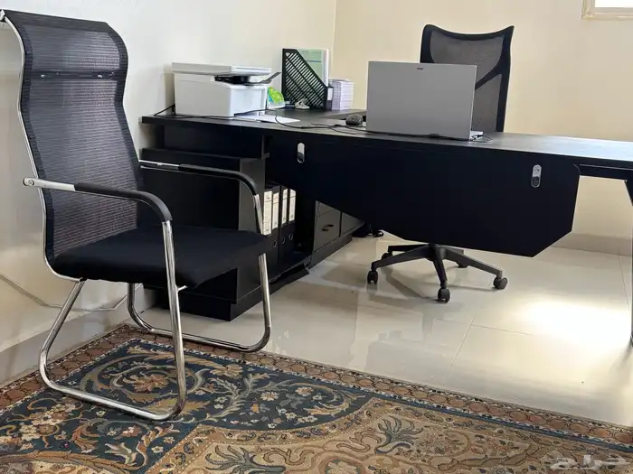 مكتب لإيجار للتقبيل مع بيع الأثاث المكتبي 3