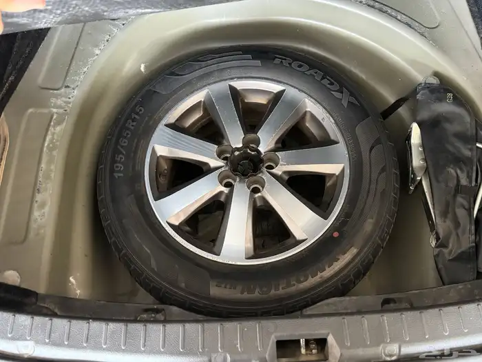 تويوتا كورلا 2013 مشى قليل جدا. 164 الف بحالة الوكالة تماما 9