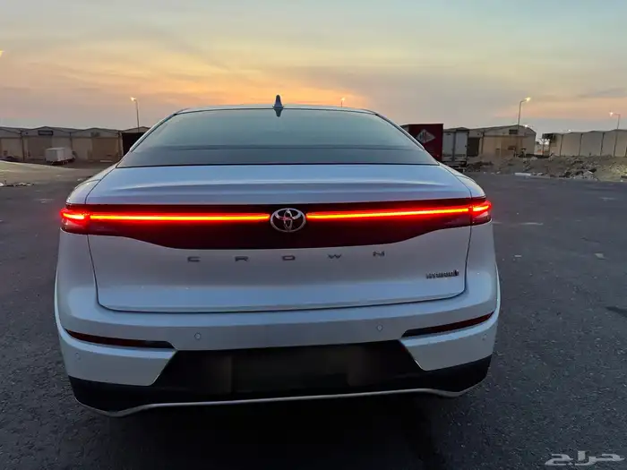 للبيع تويوتا كراون موديل 2023 هايبرد نضيفه جدا  ممشي قليل 4