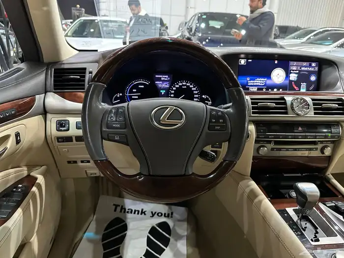 لكزس LS600 h موديل 2015 فل كامل هايبرد 17