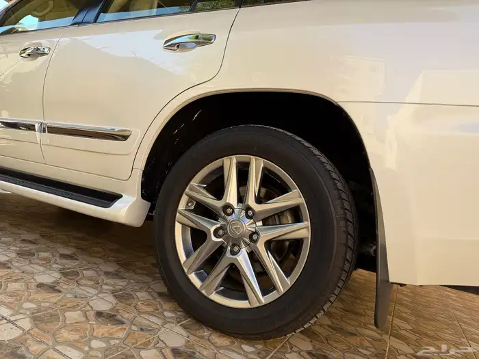 جيب لكزس المديل 2014 مخزن سعودي عبداللطيف جميل الدفعة الأول 13