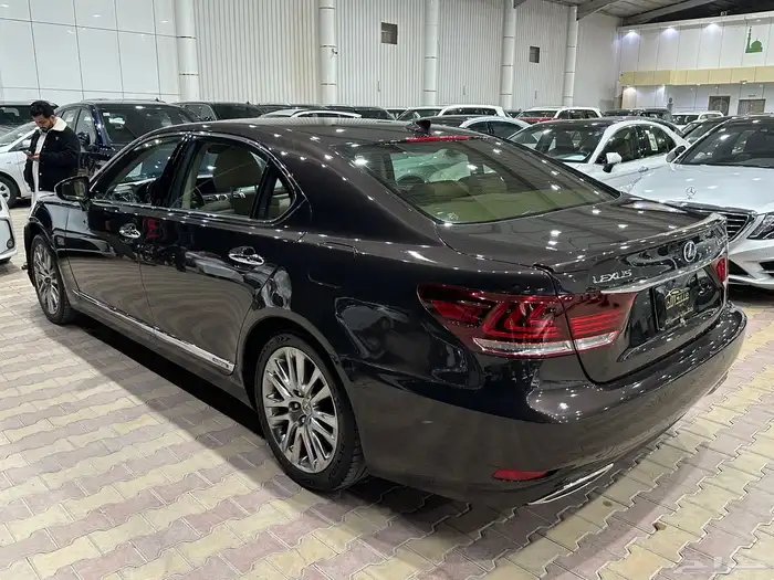 لكزس LS600 h موديل 2015 فل كامل هايبرد 37