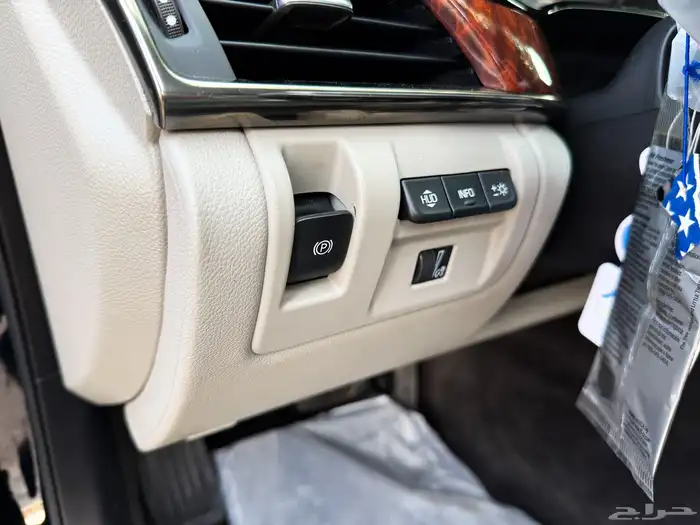 كاديلاك CTS 8