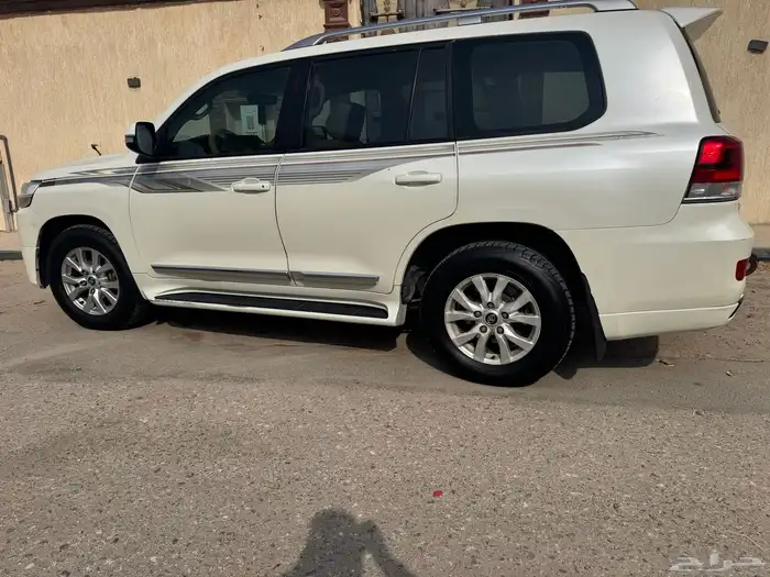 لاند كروزر 2016 بريمي 1