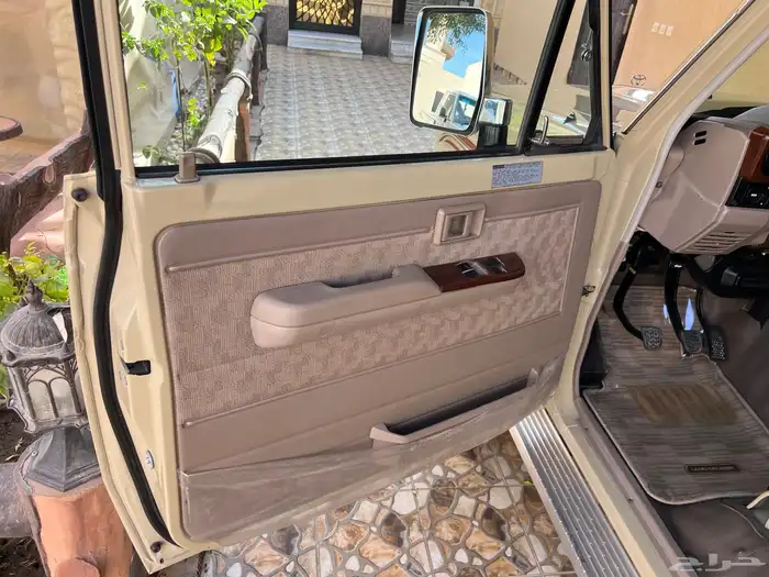 جيب شاص 2009 مخزن بريمي سلق 11 ريشه فل كامل ونش دفلوك 52