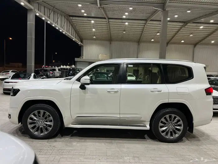 تويوتا لاندكروزر GXR موديل 2024 4