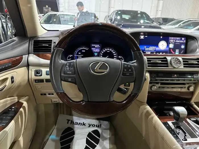 لكزس LS600 h موديل 2015 فل كامل هايبرد 19