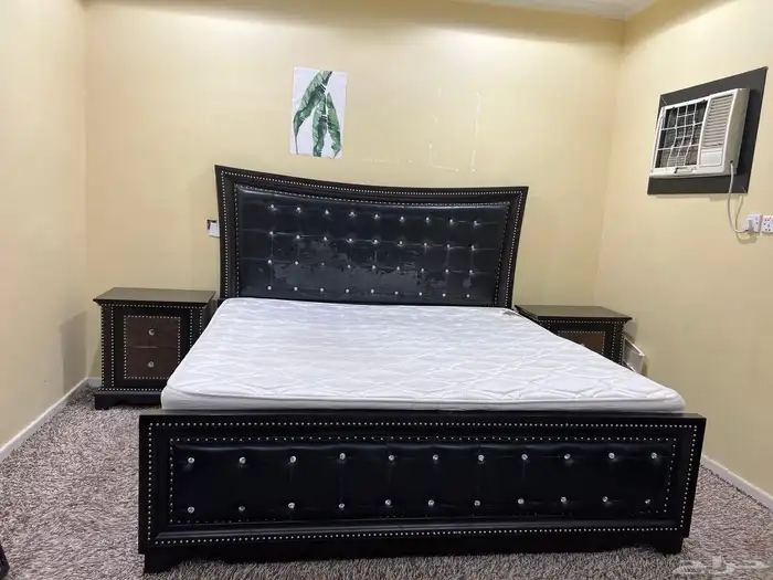 غرفه نوم للبيع مكونه من سرير وخزانه وتسريحه وشوفنيره نظيفه 3