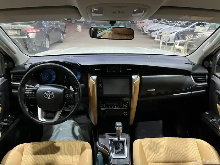 فورتشنر 2021 سعودي مخزن 6 سلندر دبل VX1 بنزين 17