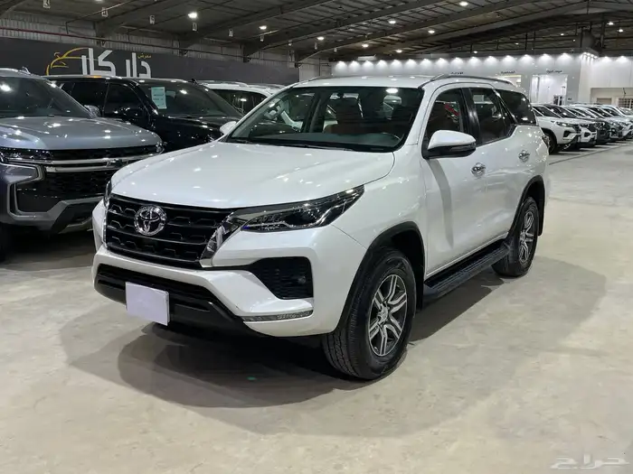 فورتشنر 2021 سعودي مخزن 6 سلندر دبل VX1 بنزين 3