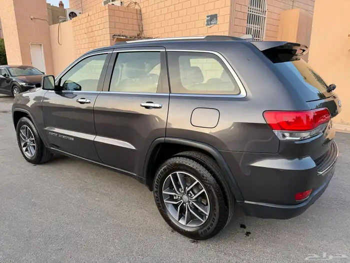 للبيع جراند شروكي 2017 لمتيد 1