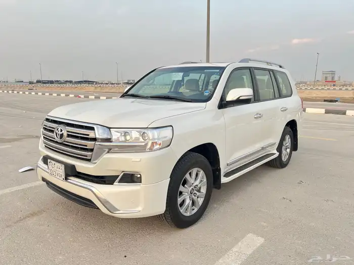 لاندكروزر 2018 سعودي فل كامل 0