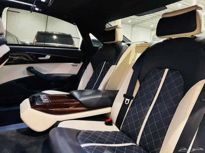 اوودي A8 نظيف جدا 7