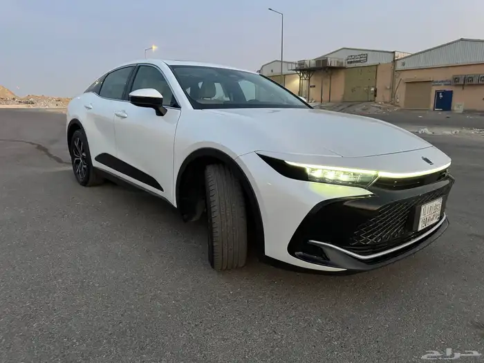 للبيع تويوتا كراون موديل 2023 هايبرد نضيفه جدا  ممشي قليل 3