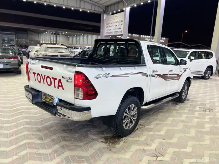 تويوتا هايلوكس 2017 سعودي فل كامل ماشي 304 الف 4