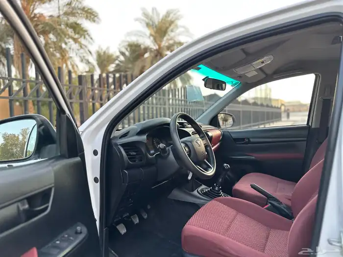 تويوتا هايلوكس GL موديل 2022 قير عادي ديزل 12