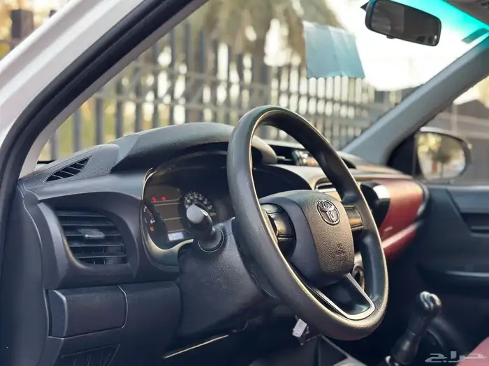 تويوتا هايلوكس GL موديل 2022 قير عادي ديزل 10