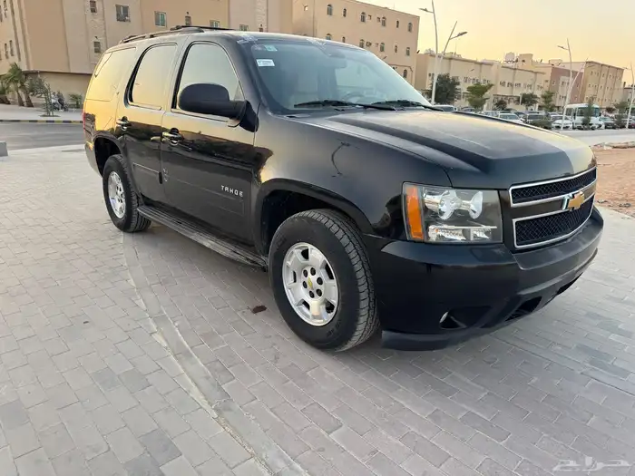 تاهو 2012 اللون اسود ممشى قليل نظيف 4