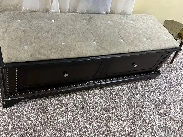 غرفه نوم للبيع مكونه من سرير وخزانه وتسريحه وشوفنيره نظيفه 1