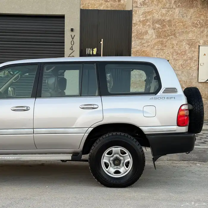 لاندكروزر GXR هدد قير عادي سبير علاق ( وكالة ) 19