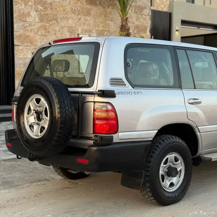 لاندكروزر GXR هدد قير عادي سبير علاق ( وكالة ) 11