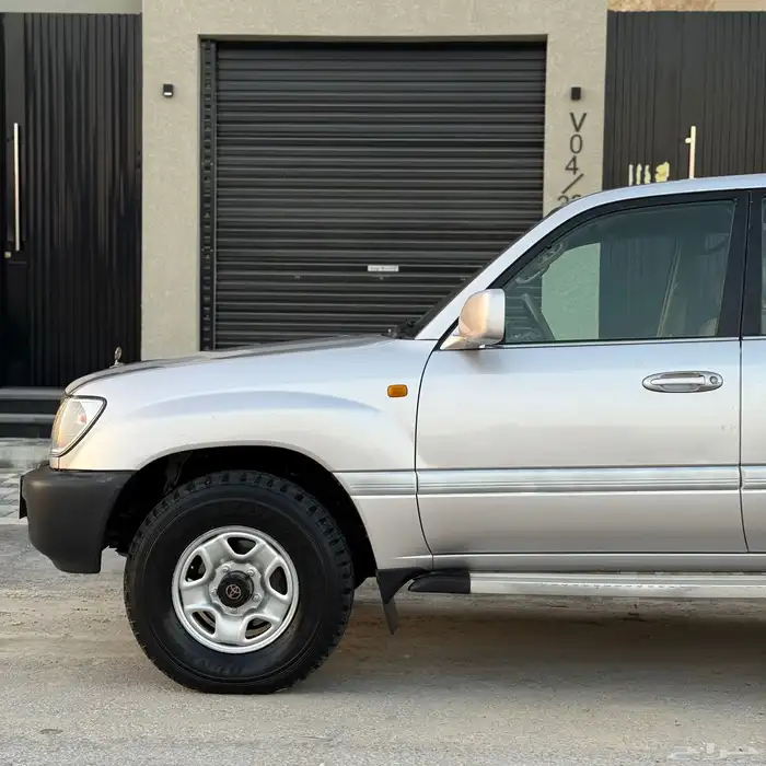 لاندكروزر GXR هدد قير عادي سبير علاق ( وكالة ) 22