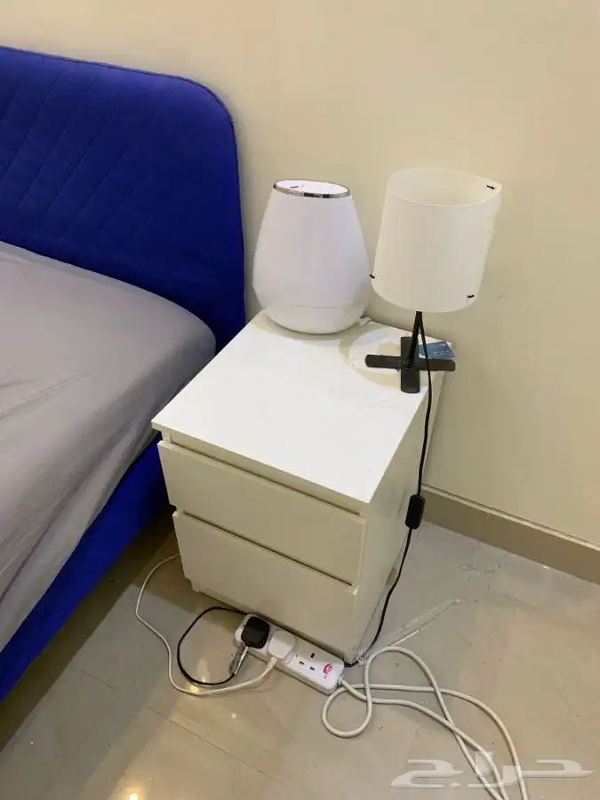 سرير ايكيا مع مرتبه طبيه و فرشه و طاولات 2