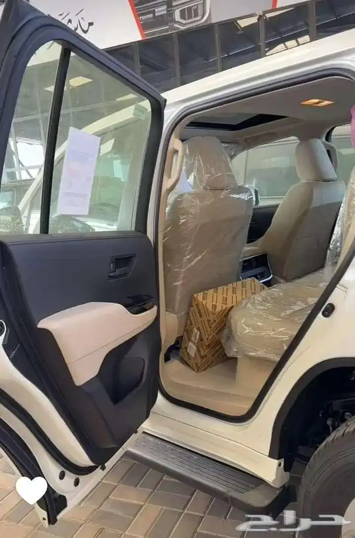 تويوتا لاند كروزر GXR L2 تنفس طبيعي 2025 10